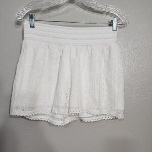 Maurice's Women's‎ White Dressy Eyelet Shorts Size Medium Stretchy Waist